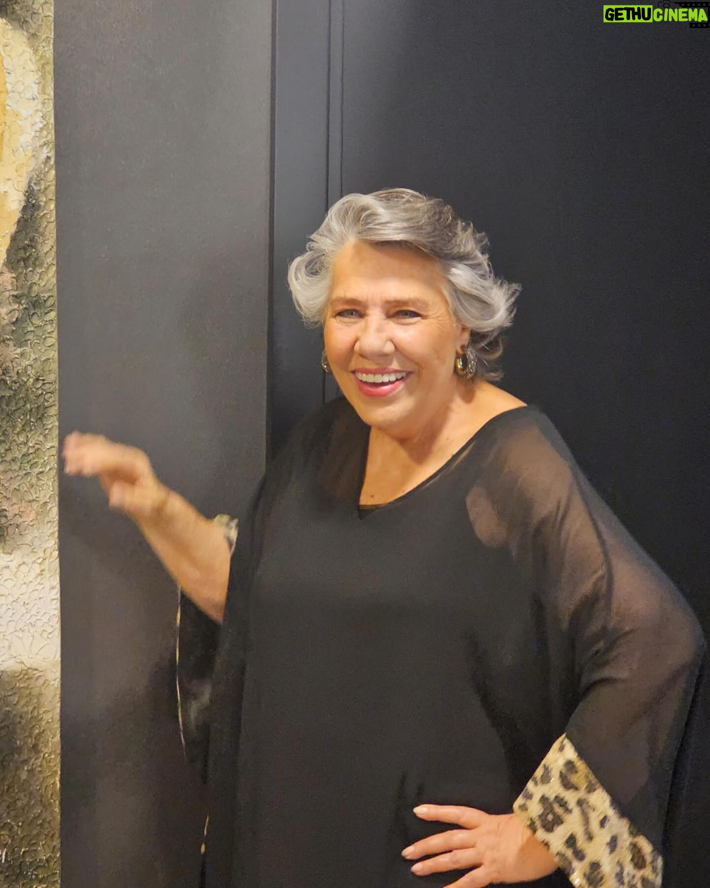 Işıl Yücesoy Instagram - DECOLLAGE da sezonun son konserinde nasıl güzel anılar lütfettiniz bana nasıl sevindirdiniz.Orada olan,şarkılarımızı benimle paylaşan bütün konuklarımıza çok teşekkür ediyorum😌😌😌🙏🙏🙏💕💕💕🧿🧿🧿🧿