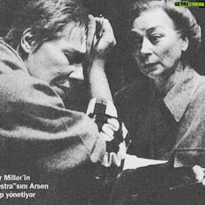 Işıl Yücesoy Instagram - Arthur MİLLER “ORKESTRA”. Yıl 1998.Sevgili TÜLİN ORAL’la. Canım ARSEN GÜRZAP sahneye koymuş .Yıl 2024 . Şimdi gene canım dostum GÜRZAP sahneye koyuyor. İ.ÇALIŞLAR yazmış . I.YÜCESOY oynayacak. “İZNİNLE”.Nasıl heyecanlıyım bilseniz 😇😇😇😇
