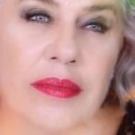Işıl Yücesoy Instagram - Canım ŞAHİN TUHAN. Bir şanstır seninle çalışmak. Çektiğin karede insan kendi ruhunu yakalar. Şimdi sahneye koyacağımız “İZNİNLE” adlı müzikli oyunda biliyorum ki “AÇELYA” yı tanıtacaksın izleyicimize . Teşekkür ederim🙏🙏😌😌🥰🥰🥰