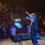 Işıl Yücesoy Instagram - Küçükçekmece Belediyesi SKSM KONSERİ. Muhteşem bir seyirci. Ah nasıl eğlendik hep birlikte dün akşam . Keşke sizde olsaydınız . Bir dahaki sefere inşallah . Vigor sanatla çıktığımız yolculuk için teşekkür ederim ☺️☺️☺️☺️😇😇