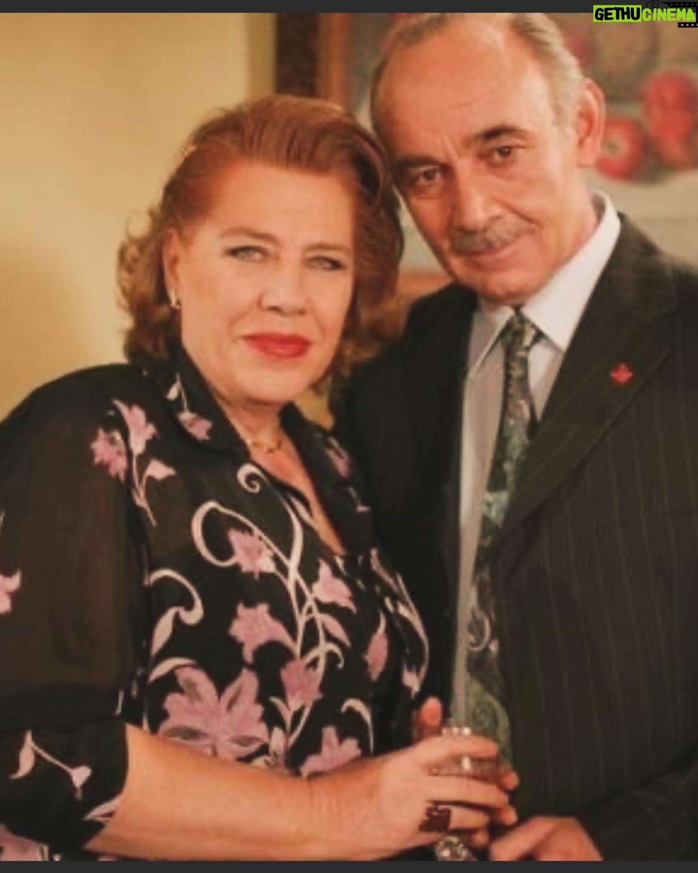 Işıl Yücesoy - 6.2K Likes - Bütün gece anılarla boğuştum .. Hayırlara .Hani öylesine elime geçiverenler 💕💕💕