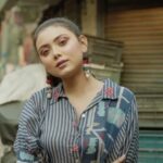 Idhika Paul Instagram - For Love’s sake… ✨✨❤️ Outfit: @anushree_malhotra_designs #lookdodia #photoshoot #designerwear #indowestern #westernfashion #fashion #shootdiaries #shootchallenge #styling #style #dressoftheday #viralreels #trendingreels #idhika_paul_official