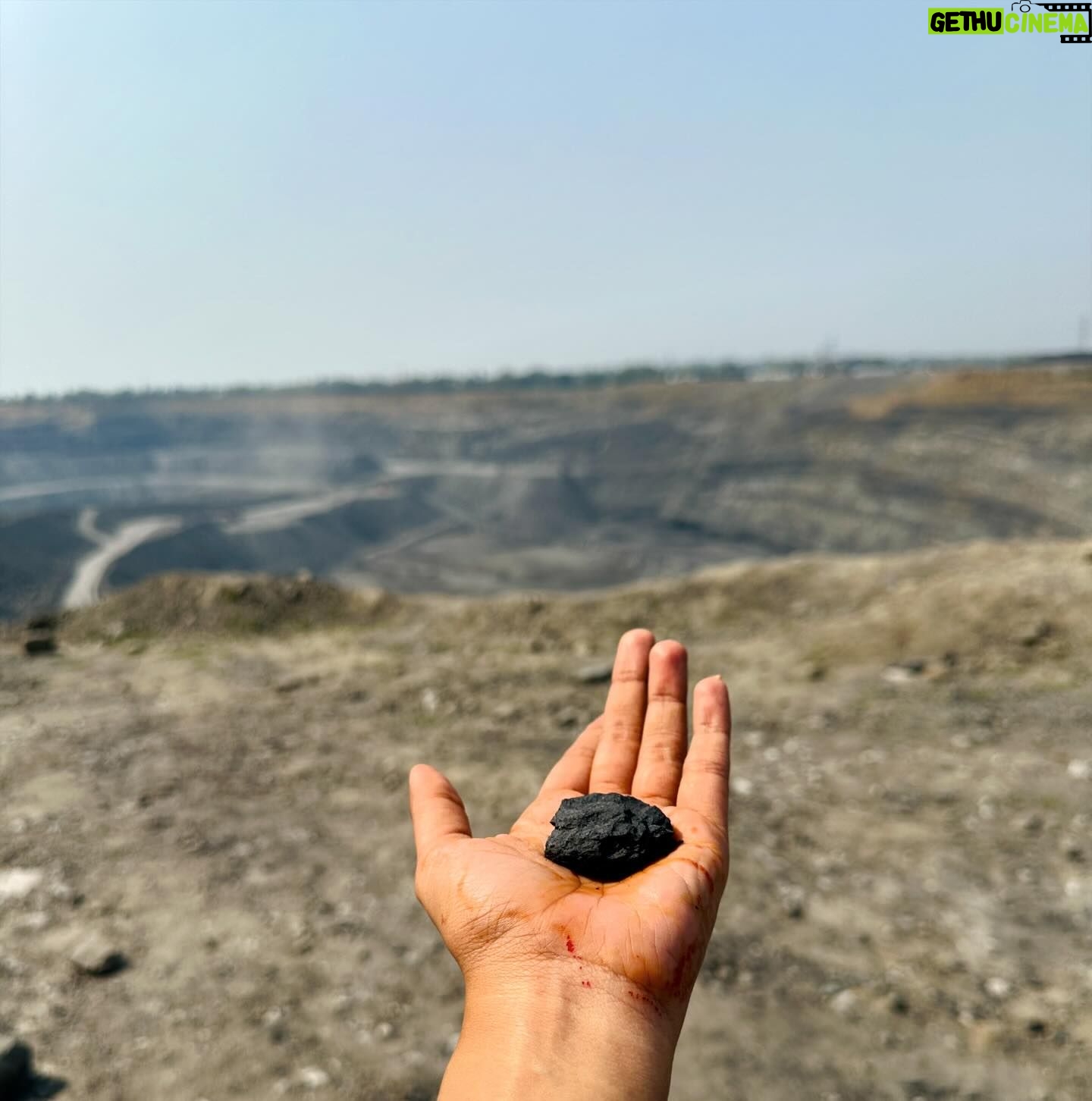 Idhika Paul Instagram - Just like immense pressure turns a piece of dull Coal into a timeless Diamond, a masterpiece results out of patience and perseverance ….. #KHADAAN #moments #shootingtime #newfilm #upcomingmovie #movie #shootdiaries #shootout #shootfilm #heroine #newstart #me #idhika_paul_official