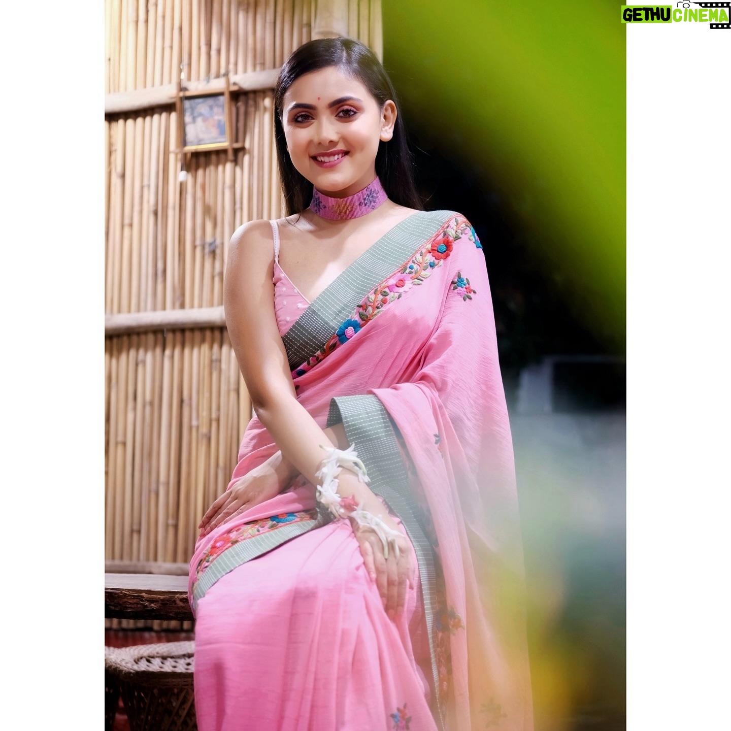 Idhika Paul Instagram - Prem me tohre...✨ Outfit : @anushree_malhotra_designs #sareefashion #designer #sareelove #designerwear #indianwear #sareeindia #sareelovers #mua #ethnicwear #ethniclook #lifestyle #actorslife #actors #acting #idhika_paul_official