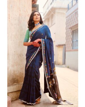 Idhika Paul Instagram - In Love with the Allies of Kolkata…🫶🏻

#sareelove #fashionphotography #photography #picturegala #shoot #shootdiaries #ethiniclook #retrofeel #vibing #metime #actorslife #lifestyle

#idhika_paul_official