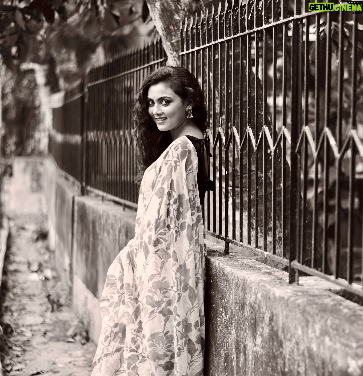 Idhika Paul Instagram - A story made of Solitude, and black & White… #newpost #pictureoftheday #picoftheday #picofday #pictures #pictureperfect #sepia #photographyeveryday #photogram #photooftheday #picoftheday #picoftheday📷 #idhika_paul_official