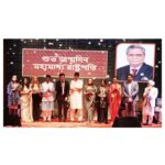 Idhika Paul Instagram - এপার ওপার সব কাঁটাতার ছিন্ন করে রেশ রেখে যায় শুধু ভালোবাসা, সমাদর এবং অকৃত্রিম স্নেহের রেশ।। বাংলাদেশের মহামান্য রাষ্ট্রপতি মোহাম্মদ শাহাবুদ্দিন সাহেবের জন্মদিনের অনুষ্ঠানে উপস্থিত হতে পেরে এমনটাই অনুভূতি হলো। যে ভালবাসা ও সম্মান মহামান্য শাহাবুদ্দিন সাহেব ও মাননীয়া ফার্স্ট লেডি রেবেকা সুলতানা মহাশয়া আমায় দিয়েছেন তা আমার সারা জীবনের সম্পদ হয়ে থাকবে, আমি যেন এই দুই বাংলারই ঘরের মেয়ে, এপার ওপারের বিভেদ ভুলে এমন স্নেহ আমার জীবনের প্রাপ্তি হলো বৈকি । একান্ত ধন্যবাদ আরশাদ আদনান স্যার আমায় এমন এক সুন্দর সন্ধ্যায় নিমন্ত্রণ করার জন্য। ভালো থাকুন মহামান্য রাষ্ট্রপতি মহাশয়, মাননীয়া ফার্স্ট লেডি এবং তার পরিবার। সুন্দর হোক প্রতি মুহুর্ত। #bday #president #bangladesh #bangla #bangladesh🇧🇩 #love #city #citylife #ceremony #me #idhika_paul_official