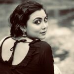 Idhika Paul Instagram - Just a few smiles’ away… 🌹 Mua @momychakraborty #reelsinstagram #goodvibes #vibing #reelitfeelit #reelviral #trendingreels #retro #feelings #reelkarofeelkaro #réel #reeltoreel #reeltoreel #actorslife #actor #trendingnow #idhika_paul_official