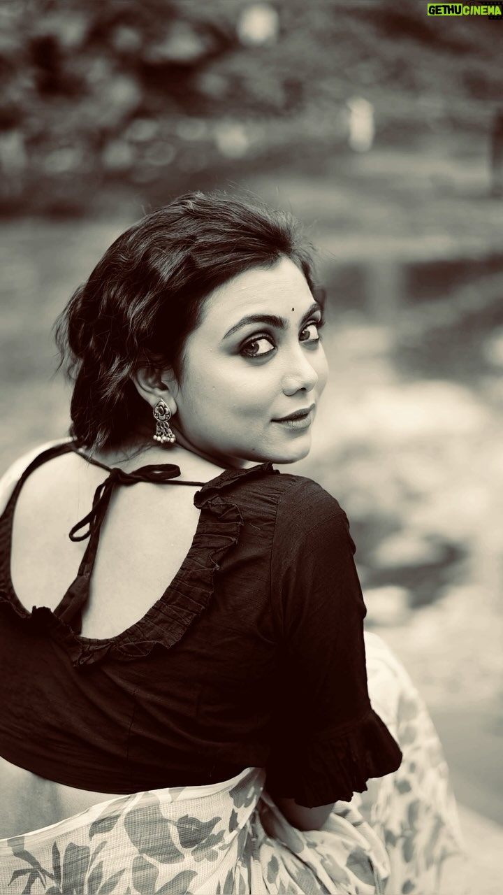Idhika Paul Instagram - Just a few smiles’ away… 🌹 Mua @momychakraborty #reelsinstagram #goodvibes #vibing #reelitfeelit #reelviral #trendingreels #retro #feelings #reelkarofeelkaro #réel #reeltoreel #reeltoreel #actorslife #actor #trendingnow #idhika_paul_official