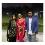 Idhika Paul Instagram - এপার ওপার সব কাঁটাতার ছিন্ন করে রেশ রেখে যায় শুধু ভালোবাসা, সমাদর এবং অকৃত্রিম স্নেহের রেশ।। বাংলাদেশের মহামান্য রাষ্ট্রপতি মোহাম্মদ শাহাবুদ্দিন সাহেবের জন্মদিনের অনুষ্ঠানে উপস্থিত হতে পেরে এমনটাই অনুভূতি হলো। যে ভালবাসা ও সম্মান মহামান্য শাহাবুদ্দিন সাহেব ও মাননীয়া ফার্স্ট লেডি রেবেকা সুলতানা মহাশয়া আমায় দিয়েছেন তা আমার সারা জীবনের সম্পদ হয়ে থাকবে, আমি যেন এই দুই বাংলারই ঘরের মেয়ে, এপার ওপারের বিভেদ ভুলে এমন স্নেহ আমার জীবনের প্রাপ্তি হলো বৈকি । একান্ত ধন্যবাদ আরশাদ আদনান স্যার আমায় এমন এক সুন্দর সন্ধ্যায় নিমন্ত্রণ করার জন্য। ভালো থাকুন মহামান্য রাষ্ট্রপতি মহাশয়, মাননীয়া ফার্স্ট লেডি এবং তার পরিবার। সুন্দর হোক প্রতি মুহুর্ত। #bday #president #bangladesh #bangla #bangladesh🇧🇩 #love #city #citylife #ceremony #me #idhika_paul_official