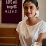 Idhika Paul Instagram - And, Love will keep us alive…🫶🏻 #casualstyle #suddenclick #photogram #photooftheday #picoftheday #sundayvibes #vibing #sundays #pictures #healthylifestyle #actorslife🎬 #lifequotes #shayari #idhika_paul_official