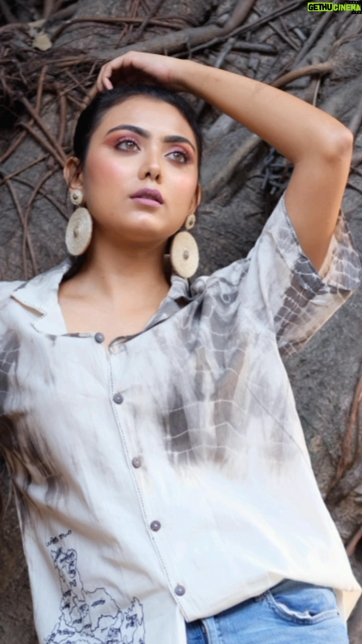 Idhika Paul Instagram - Sing along with me….🍁 Costume : @anushree_malhotra_designs #reelkarofeelkaro #reelitfeelit #reelsinstagram #reels #reelsindia #regram #viralreels #trendyreels #reeltransition #actorslife #lifestlye #photoshootday #photography #idhika_paul_official