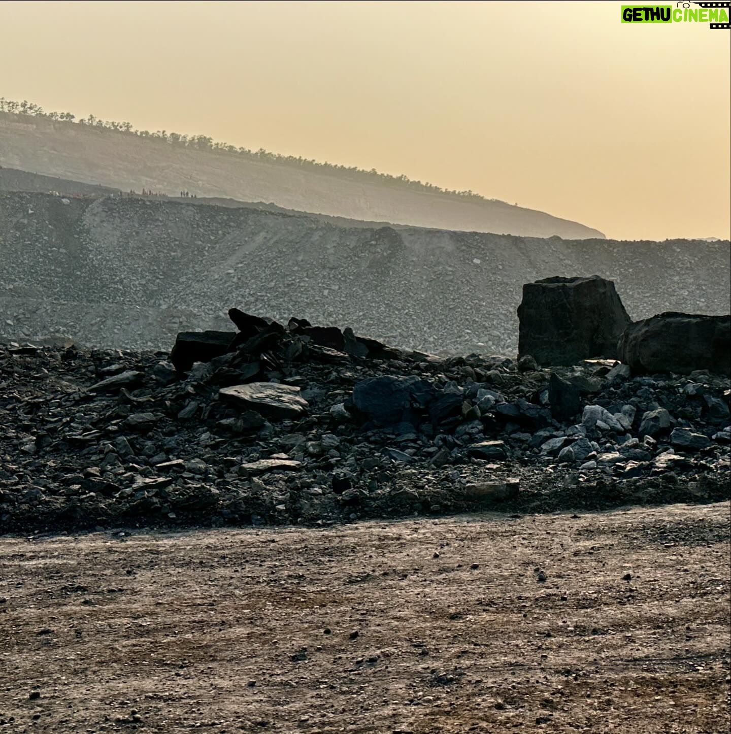 Idhika Paul Instagram - Just like immense pressure turns a piece of dull Coal into a timeless Diamond, a masterpiece results out of patience and perseverance ….. #KHADAAN #moments #shootingtime #newfilm #upcomingmovie #movie #shootdiaries #shootout #shootfilm #heroine #newstart #me #idhika_paul_official