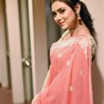 Idhika Paul Instagram - Just another smiling soul…✨✨✨ #smile #sareefashion #fashion #posed #candidphotography #blush #still #shot #actorslife #actors #actorslife🎬 #actor #idhika_paul_official