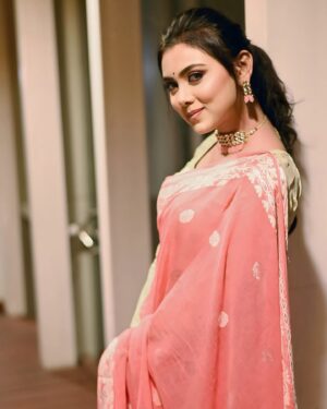Idhika Paul Instagram - Just another smiling soul…✨✨✨

#smile #sareefashion #fashion #posed #candidphotography #blush #still #shot #actorslife #actors #actorslife🎬 #actor 

#idhika_paul_official