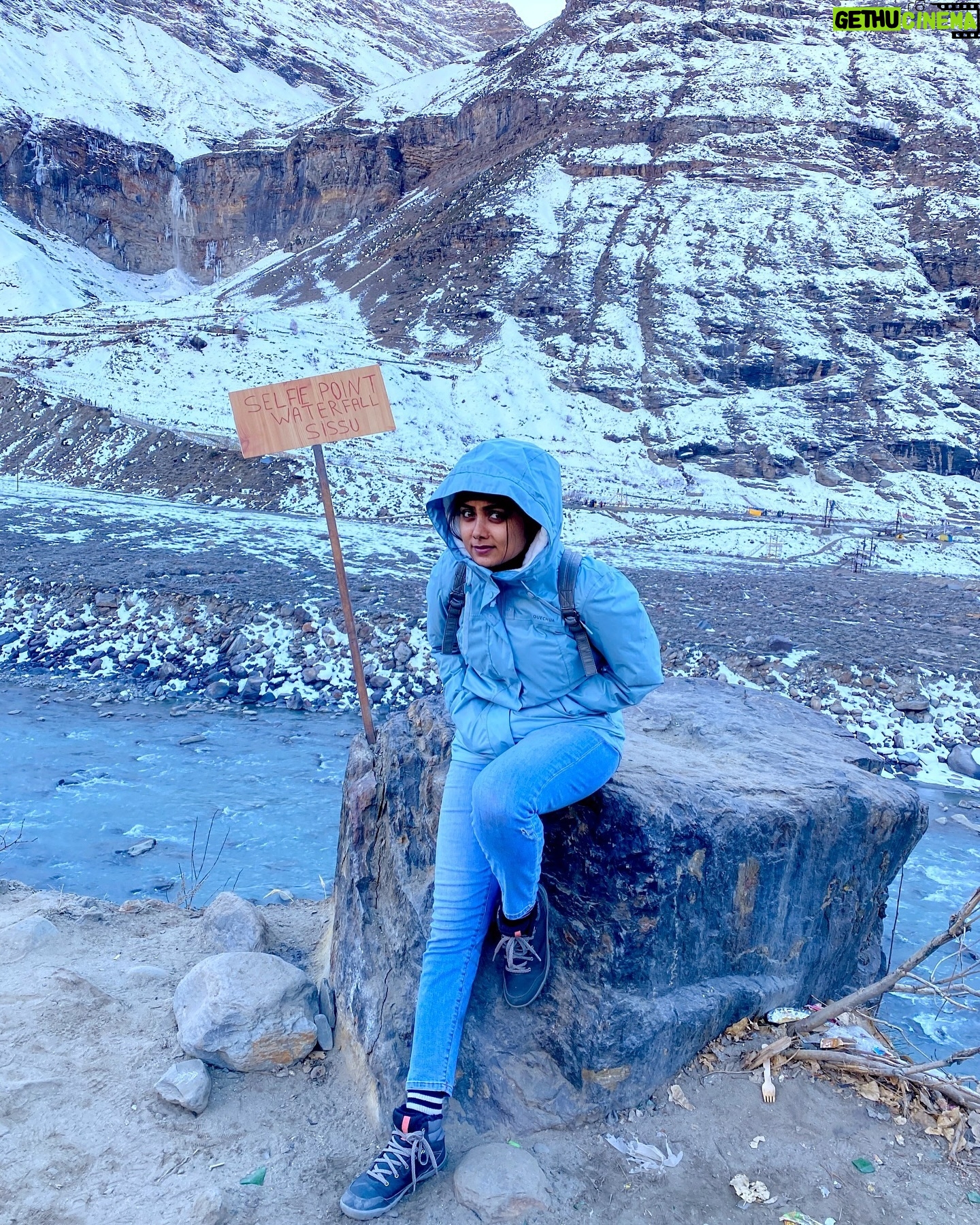 Idhika Paul Instagram - Safarnaama...ποΈποΈ #mountainscape #scape #destinationearth #simplyme #me #winterstyle #jackets #mountainphotography #photooftheday #actorslife #actors #acting #lifestyle #idhika_paul_official