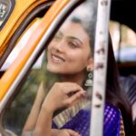 Idhika Paul Instagram - Lost within the Nostalgia… #kolkataphotography #kolkatagram #kolkatacity #kolkatastreets #streetstyle #sareefashion #fashiongram #fashionstyle #fashionlover #ethinicwear #sareeindia #idhika_paul_official