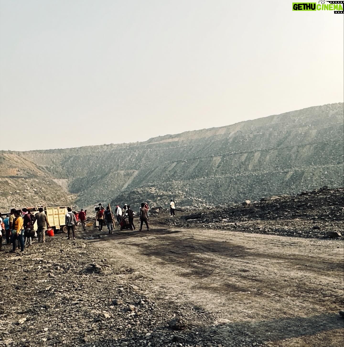 Idhika Paul Instagram - Just like immense pressure turns a piece of dull Coal into a timeless Diamond, a masterpiece results out of patience and perseverance ….. #KHADAAN #moments #shootingtime #newfilm #upcomingmovie #movie #shootdiaries #shootout #shootfilm #heroine #newstart #me #idhika_paul_official