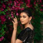 Idhika Paul Instagram - All day, every day for the sake of spring hues … 🫶🏻 Photography : @chowdhurydebrajroy #springfashion #statement #pictureoftheday #photooftheday #photoeveryday #pictureoftheday #dressoftheday #hues #actorslife #lifestyle #posed #pictureperfect #mystyle #idhika_paul_official
