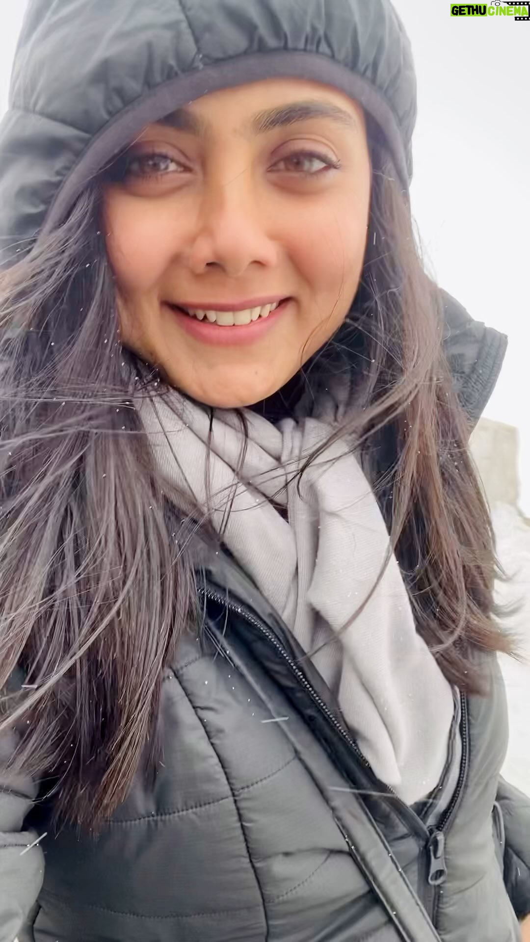 Idhika Paul - 7.8K Likes - Snow flakes work like magic to the soul ❄️☃️
#reelsinstagram #snowymountains ##reelitfeelit #reelsindia
#destination #réel #trendingreels #viralvideos #viralreels
#reef2reef #reelsinsta #reelsinstagram😍 #actorslife
#idhika_paul_official