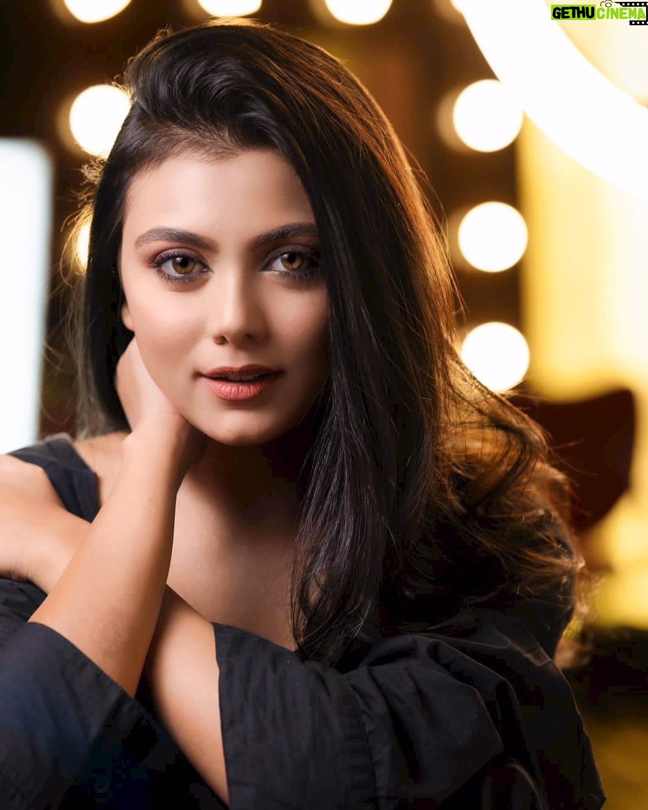 Idhika Paul - 7.4K Likes - Beyond the stare, I am a mystery darling...
#snaps #makeuproom #stories #lifestyle #actorslife #actors #actor_jg #actorslife🎬
#instalike #trendyoutfits #looks #act
#idhika_paul_official