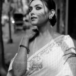 Idhika Paul Instagram - Shadow Tales… #sepiaphotography #pictureoftheday #photooftheday #picturebook #instapictureoftheday #trendingnow #trendingfashion #picoftheday #pictures #sareefashion #idhika_paul_official