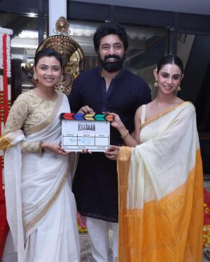 Idhika Paul Instagram - From the Muhurat of our next #Khadaan 

@deventertainmentventures | @imdevadhikari | @actresspaul | @iamcoco_bose | @soojitduttarino | @senguptajisshu | @nilayanofficial | Surinder Singh | @nispalsingh 

#SF2024