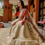 Idhika Paul Instagram - আদুরে জরির সামিয়ান… Designed by @horeayan Makeover by @papiyachanda #snapgram #instapost #instagood #instafashion #fashionstyle #fashiongram #lehengalove #shootchallenge #shootdiaries #candidphotography #pictureoftheday #idhika_paul_official