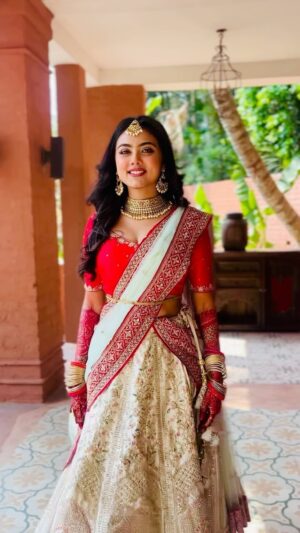 Idhika Paul Instagram - Beauty defines itself indeed…

#reelsinstagram #trendingreels #reelkarofeelkaro #réel #reelitfeelit❤️❤️ #reelslovers #reelskarofeelkaro #me 

#idhika_paul_official
