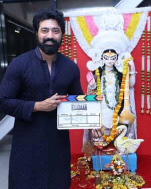 Idhika Paul Instagram - From the Muhurat of our next #Khadaan 

@deventertainmentventures | @imdevadhikari | @actresspaul | @iamcoco_bose | @soojitduttarino | @senguptajisshu | @nilayanofficial | Surinder Singh | @nispalsingh 

#SF2024