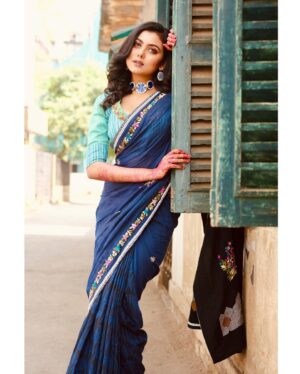 Idhika Paul Instagram - In Love with the Allies of Kolkata…🫶🏻

#sareelove #fashionphotography #photography #picturegala #shoot #shootdiaries #ethiniclook #retrofeel #vibing #metime #actorslife #lifestyle

#idhika_paul_official