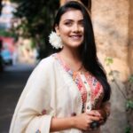Idhika Paul Instagram - Glitter within my eyes… #heroine #photoshoot #shootdiaries #shootmode #shootday #photooftheday #photoshoot #photogram #photography #acting #actorslife #actress #actor #idhika_paul_official