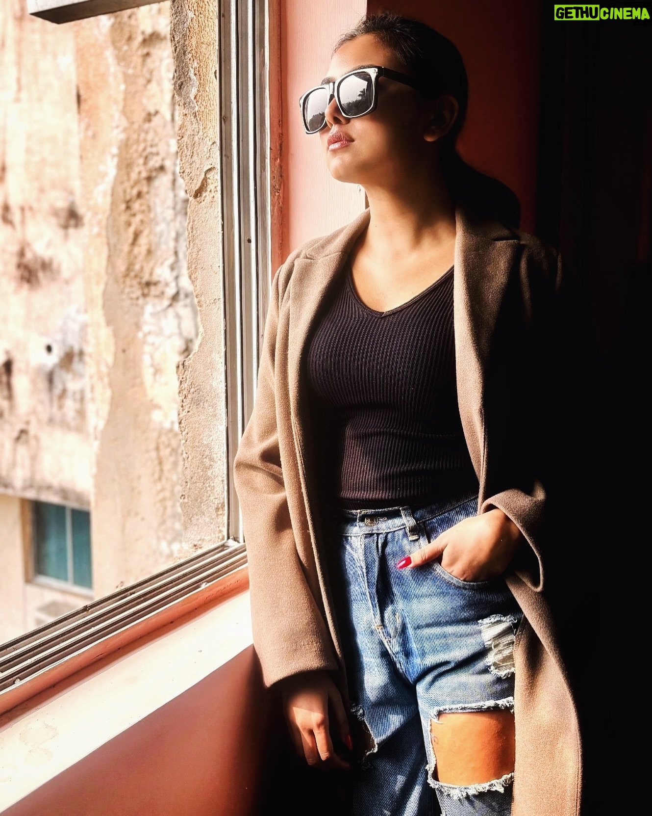 Idhika Paul Instagram - Shadow tales… #shadow #casualoutfit #outfitoftheday #outfit #shootfilm #filmphotography #picture #picofday #picoftheday #picoftheday📷 #actorslife #actor #actorslife🎬 #actor_jg #idhika_paul_official