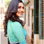 Idhika Paul Instagram - In Love with the Allies of Kolkata…🫶🏻 #sareelove #fashionphotography #photography #picturegala #shoot #shootdiaries #ethiniclook #retrofeel #vibing #metime #actorslife #lifestyle #idhika_paul_official