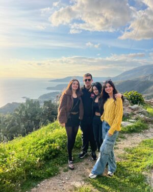 Ifigeneia Tzola Instagram - 🌼 Μ Α Ν Η μου αγαπημένη 🌼
•Καλή Σαρακοστή σε όλους !!!!

#mani #spring #yellow #paradise