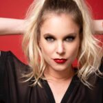 Ignacia Allamand Instagram - “If you’re sad, add more lipstick and attack” Coco Channel 💋 1,2,3: ¿Cual es tu favorita? Cuando era chica odiaba las fotos. Cuando empecé a actuar asumí que era algo que tenía que aprender a hacer y ojalá disfrutar. Ahora me entretiene y amo jugar cuando me toca hacer una sesión. A veces las cosas son gusto adquirido. No solo la comida, también los lugares, las actividades e incluso las personas. ¿Hay algo que primero odiaras y hoy amas? No vale decir que yo 😂 Buen fin de semana Tomen agüita Perdónense y libérense de la paja (Esta na que ver pero por si acaso andan en ese proceso y les está costando como a mí 🤪) Se les quiere insta friends ✌🏼😘♥️ Fotos by @lanat_studio Pelo y Mua @davidmakeup #Dreamteamjebi 🔥🔥🔥