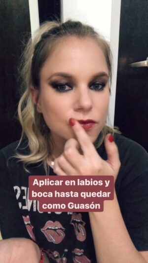 Ignacia Allamand Instagram - Quieres la lumi? -> @belle.tips 

Hice mi primer Reel y estoy emocionada JEBI 🤩
Cómo hoy hice fotos quise compartir mi rutina de limpieza 💅🏼 Los ojos nunca me quedan perfectamente limpios a la primera porque se me irrita mucho la piel (Soy sensible 🥺) Así que me los voy repasando con Bio Oil cada cierto rato 💫 Si quieren información sobre la Lumi y/o usar mi descuento, escríbanle a mi amiga Sil a @belle.tips 💐 Mi código: Nachita ✌🏼