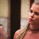 Ignacia Allamand Instagram – Holi ✌🏼
¿Se acuerdan que el lunes les dije que se estrenaba #Eldragon x @canalestrellas y me explayé y bidi bidi bam bam? 
¡Era broma!
¡Fue ayer! ¡Martes!🤣
Lo siento, a veces me pasa. Me cuesta creer que las cosas no empiecen los lunes. ¿Por qué? 
No tengo respuesta.
Algunos dirán que es porque soy virgo. Yo a veces pienso que es porque soy rubia. O porque el mes pasado no hice yo los gnoquis el 29 y los compré y eso generó un error en la matrix. 
Da igual.
El asunto es que el segundo capítulo es HOY a las 21:30 😬
Y cómo ya fui la #queendelmuchotexto versión #queendelmuchojugo voy a dejar esta nueva foto de #Drenka aquí y me retiraré lentamente. 
Besos a todos 
Tomen agüita 💦
Confirmen la información antes de lanzarse al vacío (Esa es una nota mental para mi) 🙄
Se pude ver en Netflix. Las dos temporadas. No hay más. No creo que haya más. Yo también lo lamento 😕

Si la cago me avisan ✌🏼🙃