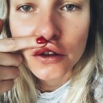 Ignacia Allamand Instagram – Boca con vino🍷💋 Autorretratos

Cosas que pienso: 
¿Habrá aumentado el consumo de vino per cápita este 2020?
¿Alguien más está aburrido? 
¿Como van con el encierro? 
¿Tomaron agüita hoy?
¿Cuando volverán a abrir los restaurantes para ir al Parnita?
¿Dónde dejé la pinza?

Los leo…