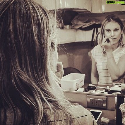 Ignacia Allamand Instagram - Feliz día mundial del teatro 🎭 Tomen agüita Salú