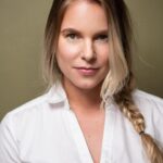Ignacia Allamand Instagram – Ignacia de la Tormenta de la Casa Targaryen, La Primera de su Nombre, Reina de los Ándalos, los Rhoynar y los Primeros Hombres, Señora de los Siete Reinos, Khaleesi del Gran Mar de Hierba, La que no Arde, Protectora del Reino, Rompedora de Cadenas, Madre de Dragones, Señora de Rocadragón, Reina de Meereen, Yunkai y Astapor, Hija del Dragón, Reina de Dragones.

En verdad soy solamente yo con una trenza pero ando muy pegada leyendo el quinto libro de GOT y no se me ocurrió ninguna otro texto para presumir esta foto preciosa que me sacó @lanat_studio y como soy la #queendelmuchotexto me robé estos títulos esperando pasar piola 😜
El make up no make up es de @davidmakeup 🔥

Que el padre, el guerrero, el herrero, la madre, la doncella, el smith, la anciana y el extraño los protejan y los hagan tomar agüita. 

Sepan perdonar lo nerd 🤓
Besitos 😘
Buena semana ✌🏼