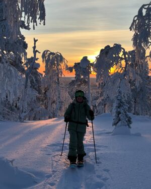 Iina Kuustonen Instagram - Kaupallinen yhteistyö @pyhaskiresort kanssa🤍

Pyhä-Luoston kansallispuisto on yksi kauneimmista paikoista, mitä tiedän. Kannatti taas kiivetä tunturiin! Aina se kannattaa🩵

#pyhäluostonkansallispuisto 
#vapaalasku 
#split 
#lappi 
#suomenluonto