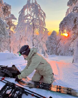 Iina Kuustonen Instagram - Kaupallinen yhteistyö @pyhaskiresort kanssa🤍

Pyhä-Luoston kansallispuisto on yksi mun lempipaikoista maailmassa. Luonnon rauha ja kauneus siellä on hyvin erityistä. 

Tunturiin pääsee myös helposti Pyhän majoituksesta, joka on keskellä rinnettä. 

Jonkun mielestä ehkä järjetöntä kiivetä tunti tunturiin -20 asteen pakkasessa, syödä huipulla eväitä, laittaa kamat valmiiksi ja laskea minuutin alas. Mutta mun mielestä ihan parasta!

@pyhaskiresort 
#pyhäluostonkansallispuisto 
#vapaalasku
#lappi