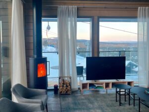 Iina Kuustonen Instagram - Kaupallisessa yhteistyössä @pyhaskiresort kanssa🤍

Pääsiäisloma taivaassa! Pyhälle on juuri avattu Kultakeron uudet huoneistot ja pääsin asumaan Taivas-nimiseen kämppään, jossa on allas ulkona näissä maisemissa. Majoitukset on keskellä rinnettä ja laskemaan pääsee suoraan ovelta. Taivas todellakin!

Kiitos Pyhä❤️

#pyhätunturi 
#pyhäluostonkansallispuisto 
#kultakero 
#pore
#lempipaikka