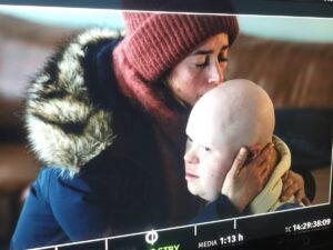 Iina Kuustonen Instagram - Kiitos, Venla! 
Kiitos, koko työryhmä! 
Kiitos, Ivalo!

Ihanat kuvaukset talvesta kesään🤍

#season4 
#ivalo 
#arcticcircle 

@yellowfilmtv 
@elisaoyj 
@nelonen
@lalalanksu 
@teppo542 
@tiia.r