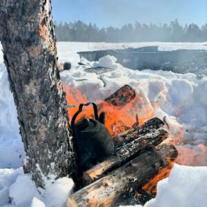 Iina Kuustonen Instagram - Mun ystävä opiskelee Saamelaisalueen koulutuskeskuksessa luontolinjalla ja mulla oli vapaapäivä kuvauksista kun heillä oli poronhoidon koulutusta. Pääsin mukaan Angeliin Norjan rajalle porotilalle opiskelemaan poronhoitoa päiväksi. Kiitos vieraanvaraisuudesta ja ihanasta päivästä, sekä porot että ihmiset❤️

@sogsakk_ 
@annika.aurinko 
#poronhoito 
#angeli