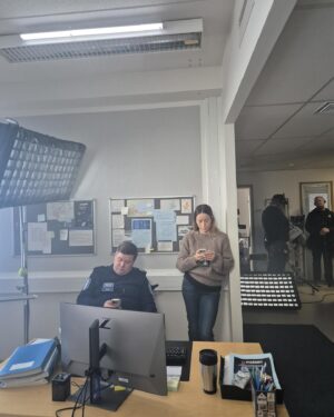 Iina Kuustonen Instagram - Olipa kiva nähdä Jannea! Välissä on tapahtunut kaikenlaista ja oli paljon puhuttavaa.

@jannekataja 
#ivalo 
#arcticcircle 
@yellowfilmtv 
@elisaoyj 
@nelonen