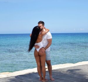 Ika Wong Instagram - 👩🏾‍🤝‍👨🏻🤍🇯🇲