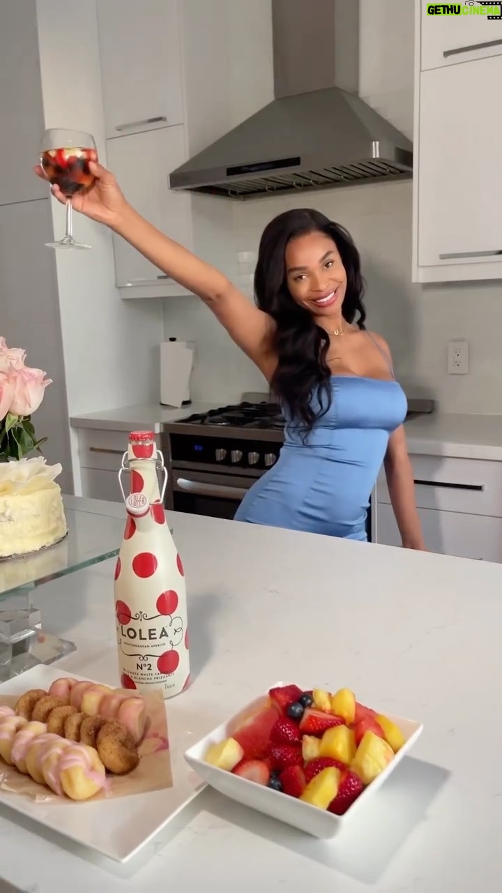 Ika Wong Instagram - Make the perfect drink for a girls night with @lolea_ca 🍷💃🏻