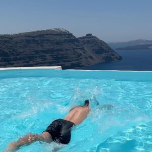 Ika Wong Instagram - Good morning from our second home 🇬🇷

#greece #santorini #travel